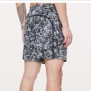 Men’s Lululemon Pace Breaker shorts Mini Venture black multi Medium